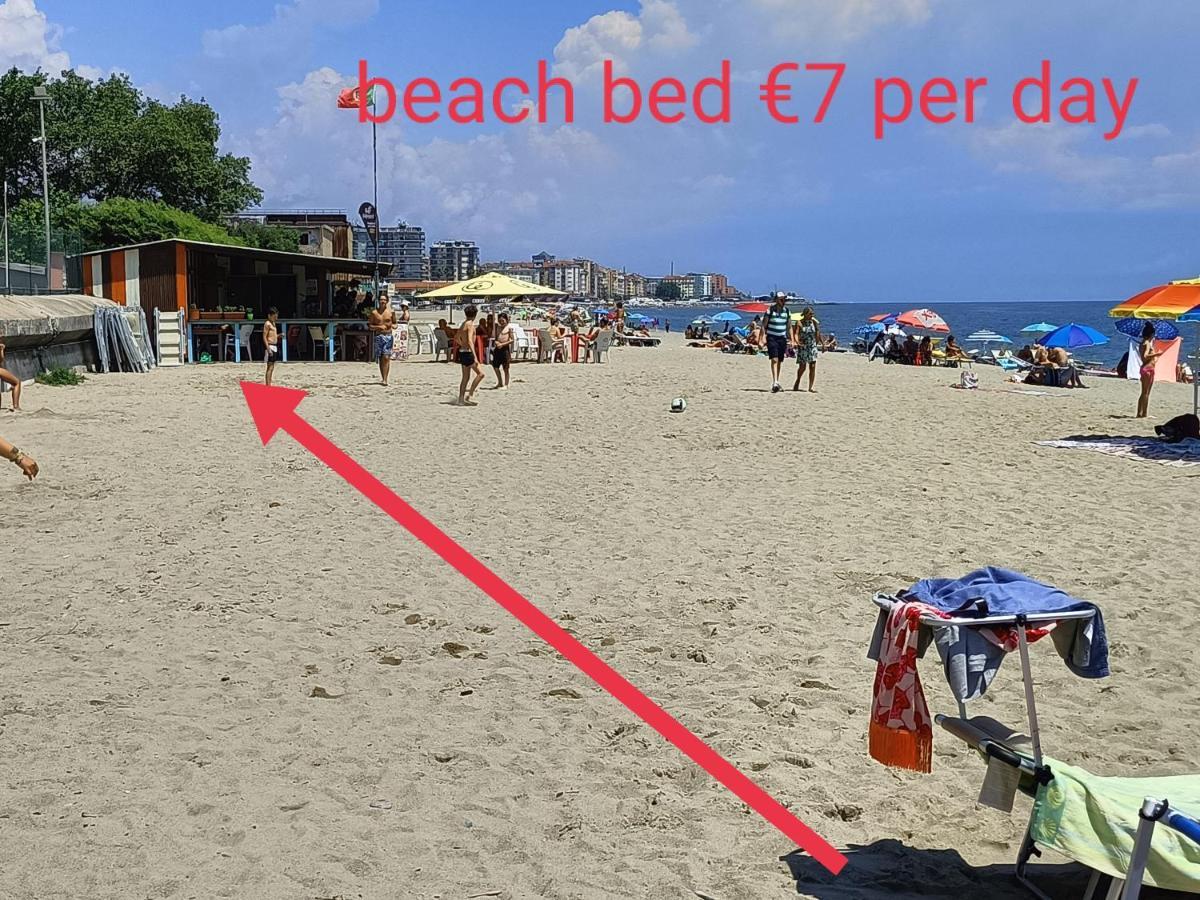 House Of Fly With Sea View, Front The Beach سافونا المظهر الخارجي الصورة
